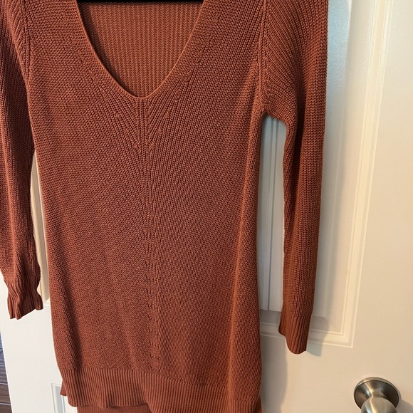 Old Navy textured V-Neck Tunic - Picture 5 of 6